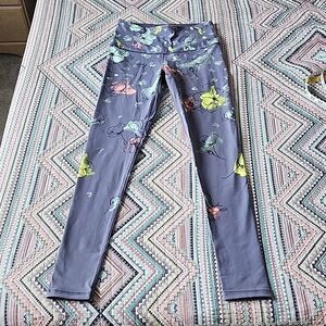 Victoria’s Secret Knockout Leggings Gray Floral 